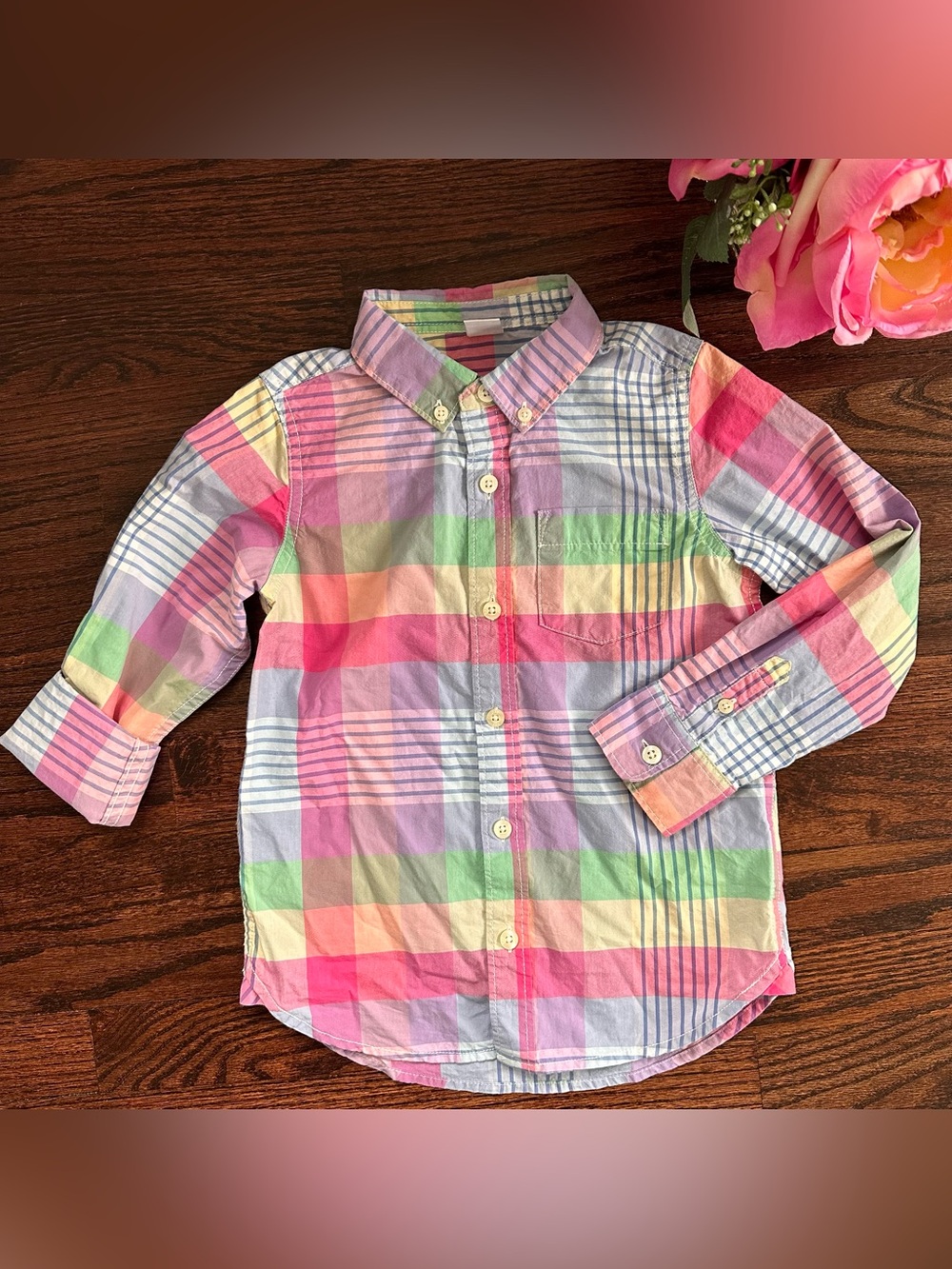 Gap kids plaid button down shirt, size 5
